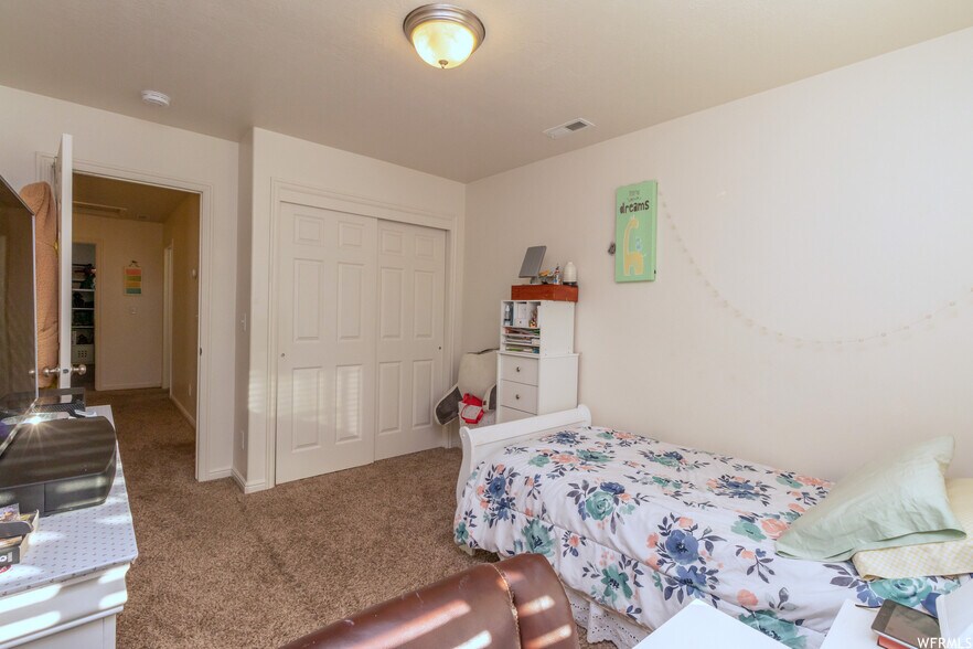 Building Photo - 928 W Stonehaven Dr