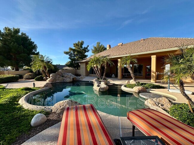 Building Photo - 5711 W Linda Ln