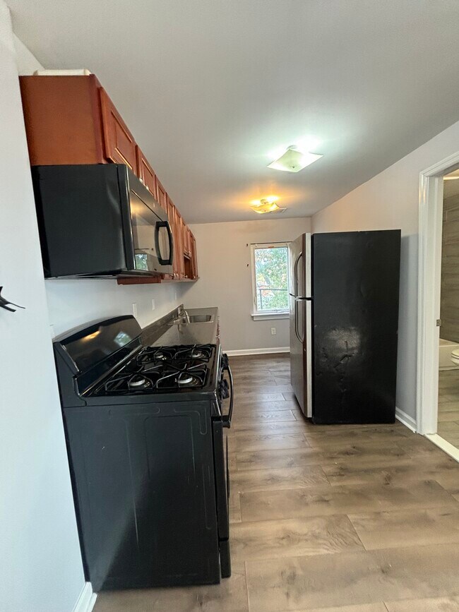 Unit 3 - 856 Grove St