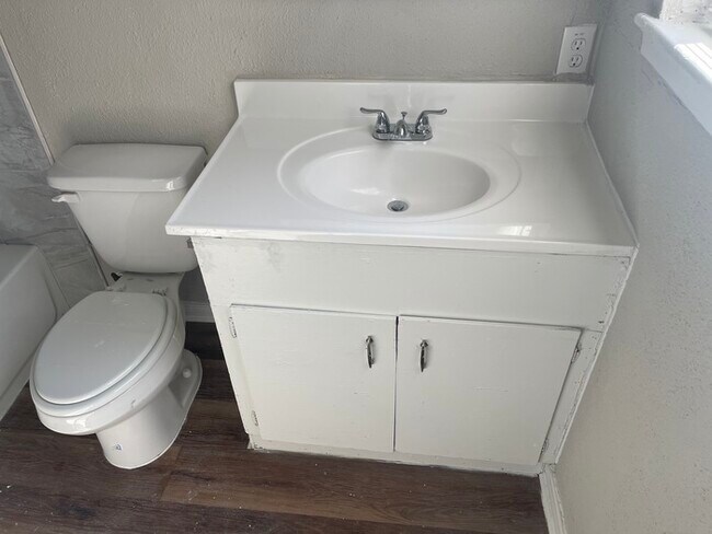 Building Photo - 5458 Osprey Dr. Houston, TX 77048