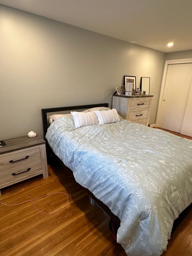 Building Photo - $2800 | Brighton | 1 Bedroom | 1 Bathroom | Parking Available