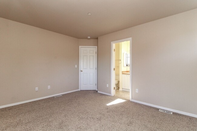 Building Photo - Charming 3-bedroom Craftsman Style DuPont ...