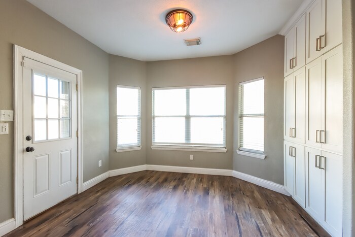 Building Photo - 3119 Hummingbird Ln