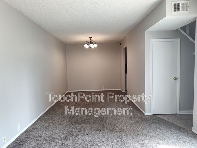 Building Photo - 7001 Stonington Ln