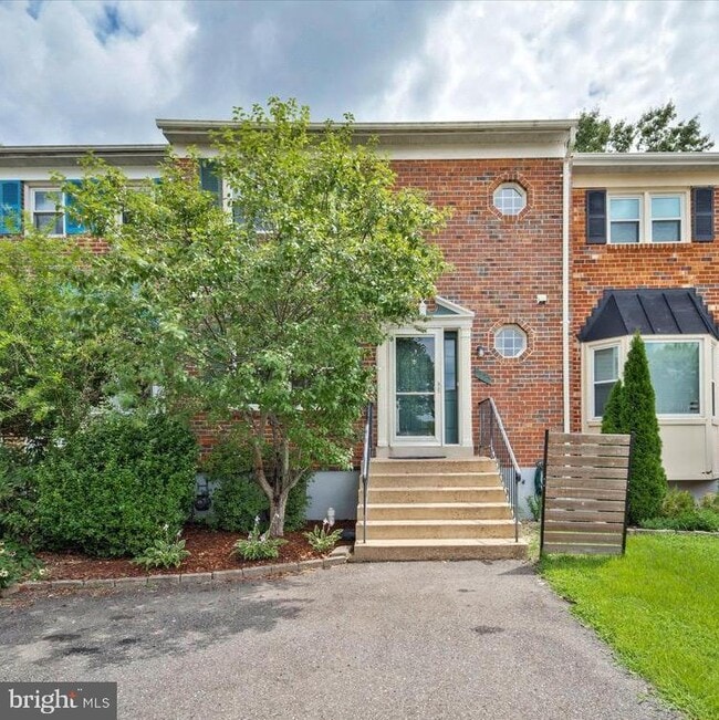 Building Photo - 7177 Lake Cove Dr