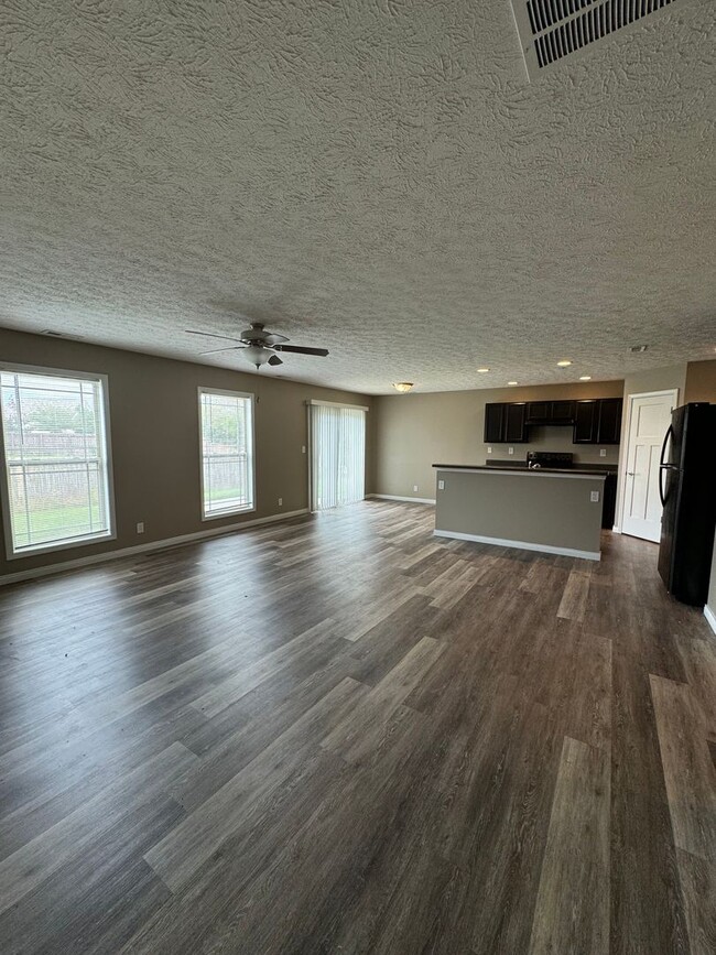 Building Photo - 3 Bedroom Single Family Home Available in ...