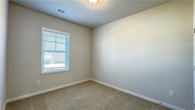 Building Photo - 5401 Bancroft Ln