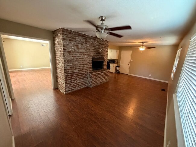 Building Photo - 4752 Crestview Dr