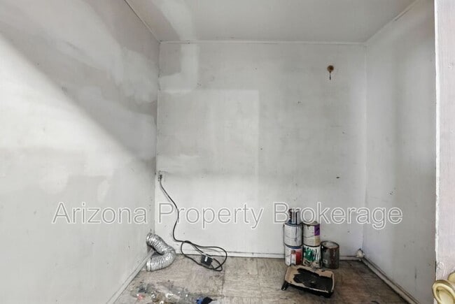 Building Photo - 111 N Flint Cir