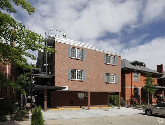 Building Photo - 1455 N High St St Charles Apartments