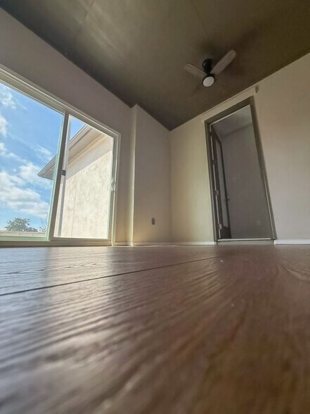 Building Photo - 112 Rosebush Dr