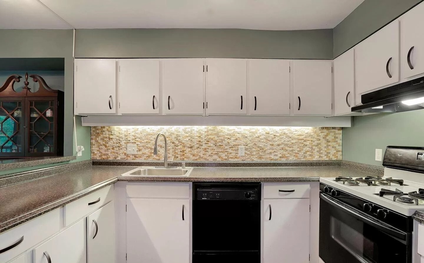 Building Photo - 5675 Harpers Farm Rd