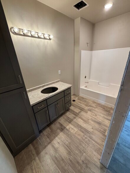 Bathroom - 1127 Northwood Dr