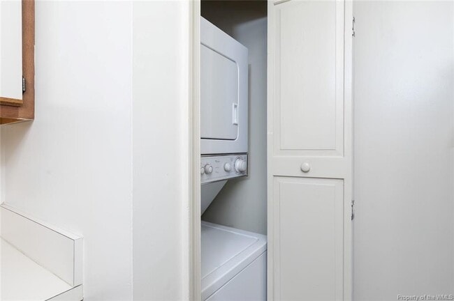 Building Photo - 105K Stratford Dr