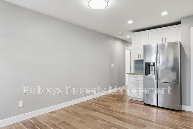 Building Photo - 5029 S 11th Pl