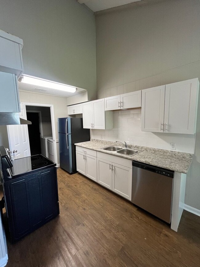 Building Photo - 198 Wendwood Dr