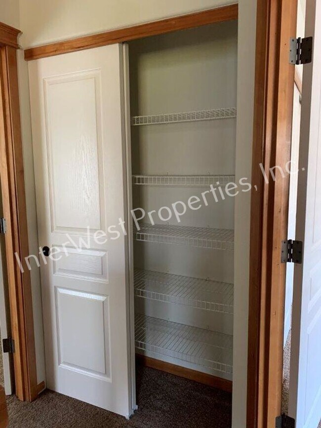 Building Photo - FLIK01-OPM