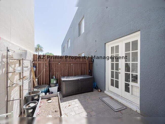 Building Photo - 1808 N 32nd St