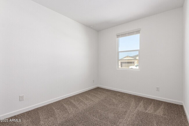 Building Photo - 5617 E Axle Ave