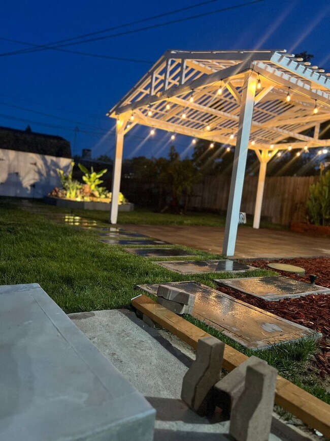 Building Photo - Beautifully Remodeled  4 Bedroom Home In A Desirable Location In Turlock!!