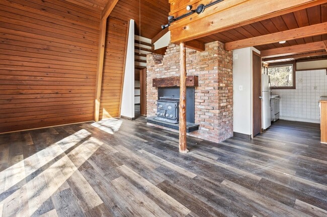Building Photo - 304 Lake Lodge Dr
