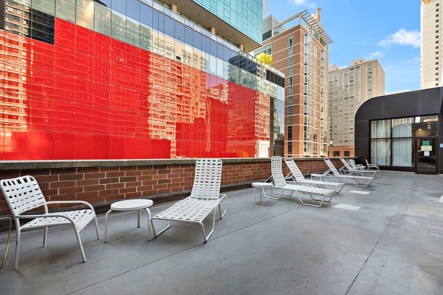 Building Photo - 211 E Ohio St