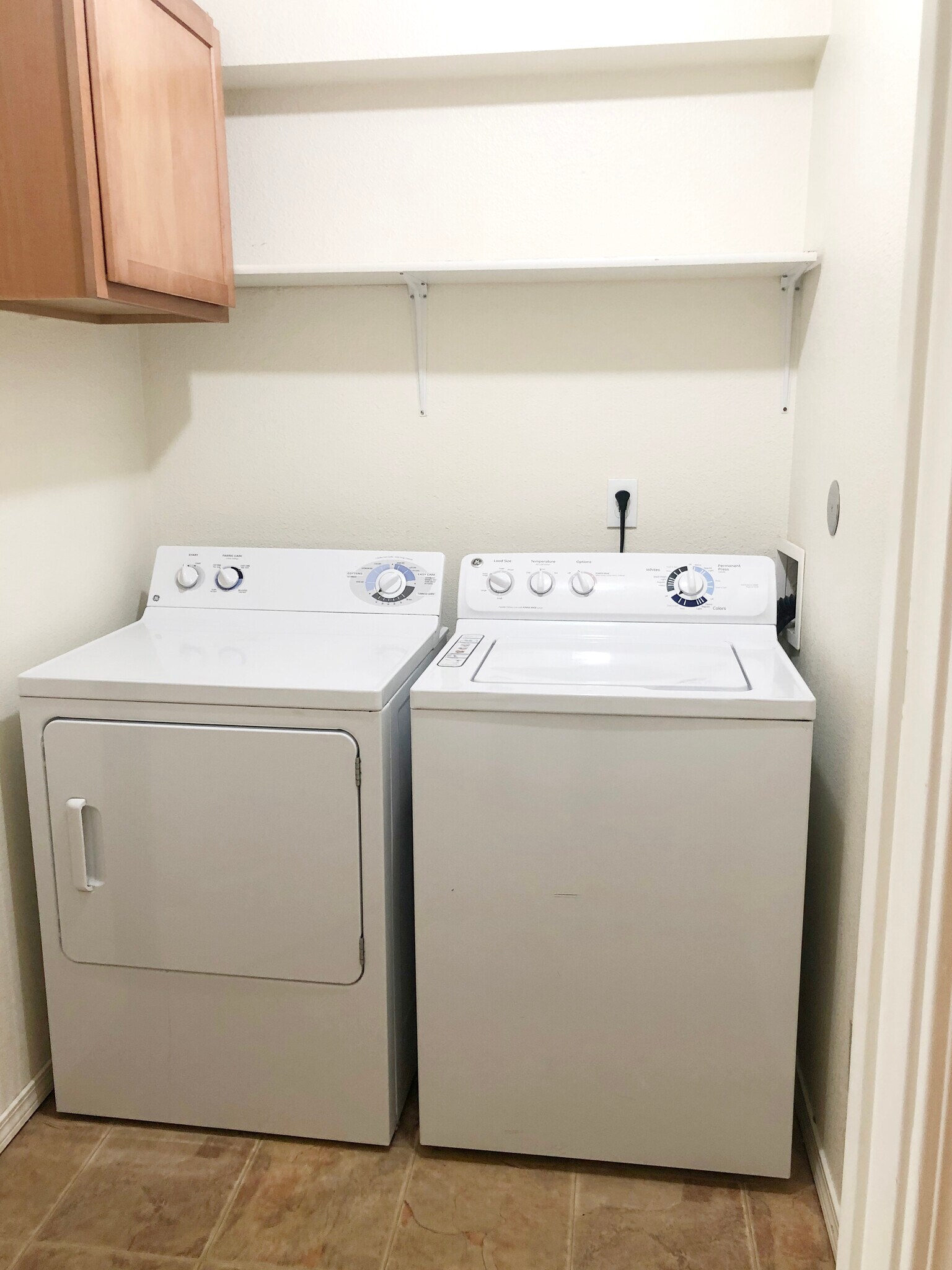 Building Photo - 419 NE Morton St