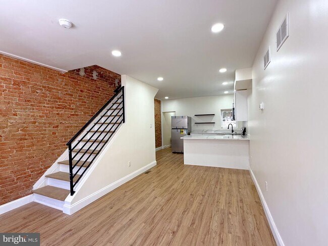 Building Photo - 2762 Martha St