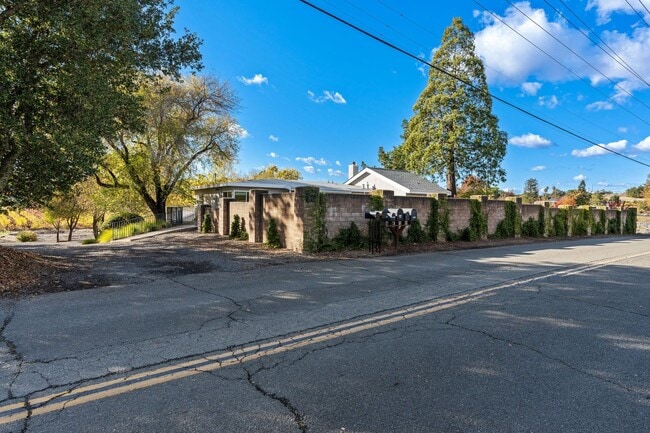 Building Photo - 1543 Estee Ave