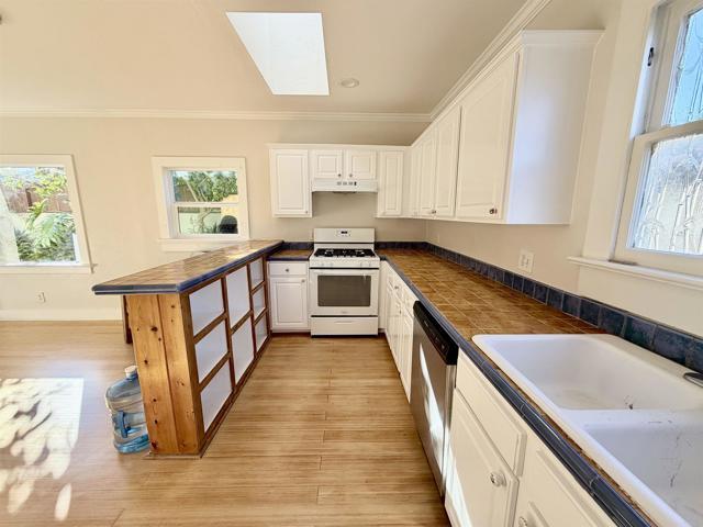 Building Photo - 230 W H St