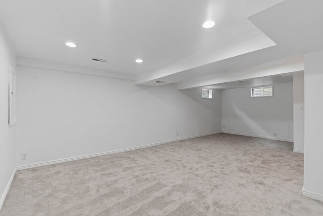 Building Photo - 8111 E Briarwood Blvd