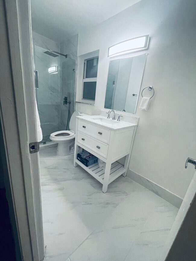 Building Photo - 7911 SW 10th St