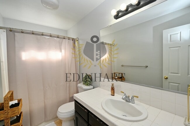 Building Photo - 5825 W Wathen Ave