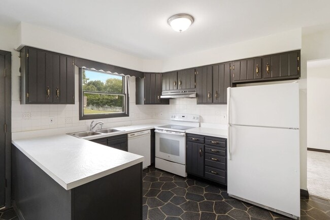 Building Photo - 2516 Westminister Dr