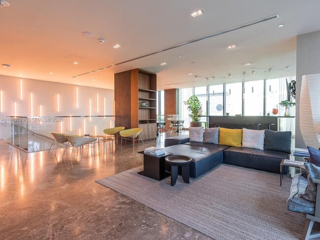 Building Photo - 650 NE 32nd St