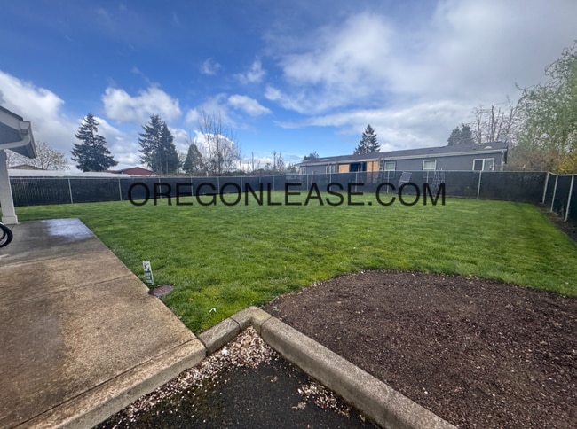 Building Photo - 1100 Q St