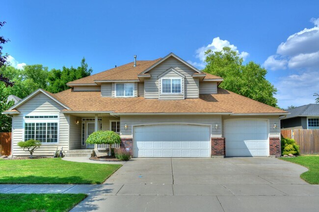Primary Photo - Huge South Hill Beauty
