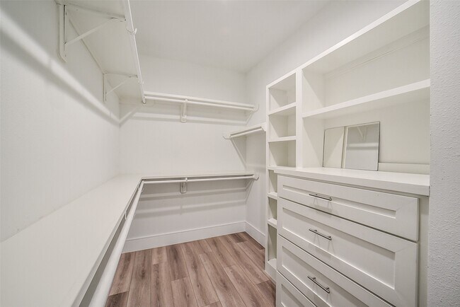 Building Photo - 1025 Arizona Dr