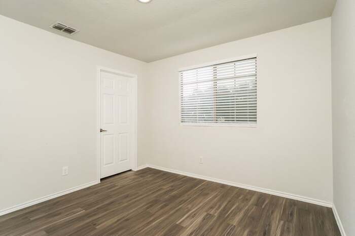 Building Photo - 8935 Bonnie Butler