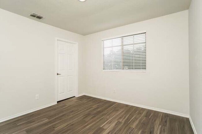 Building Photo - 8935 Bonnie Butler