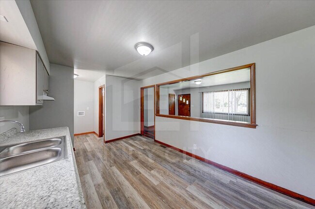 Building Photo - 2621 W 61st St