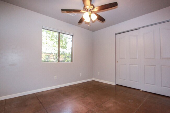 Building Photo - 202 Robinson Dr