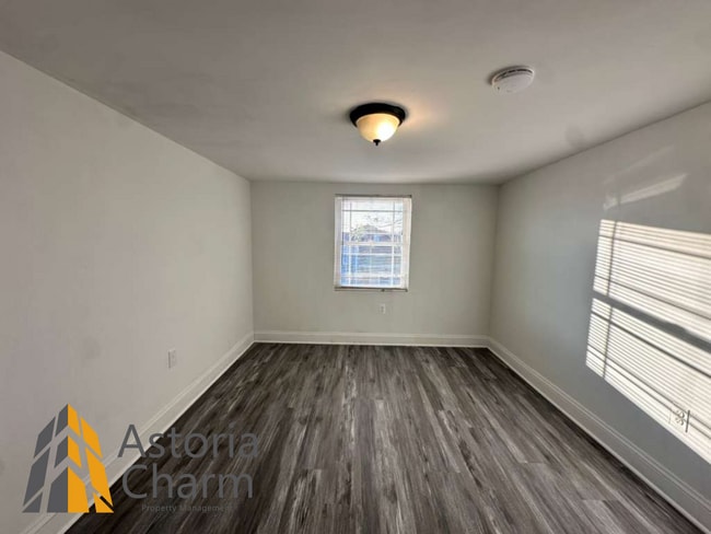 Building Photo - 4 Bedrooms and Fenced Yard in a Desirable Neighborhood