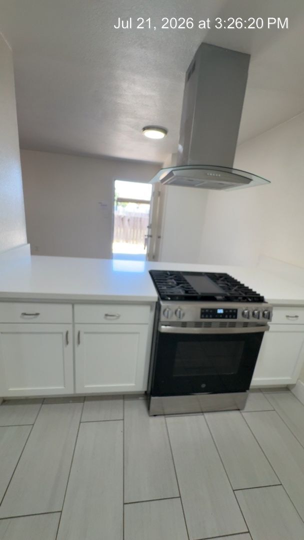 Building Photo - Move in Special!! Upstairs unit MOVE IN READY!!