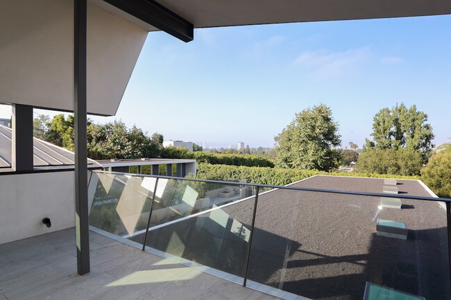 Building Photo - 3660 Inglewood Blvd