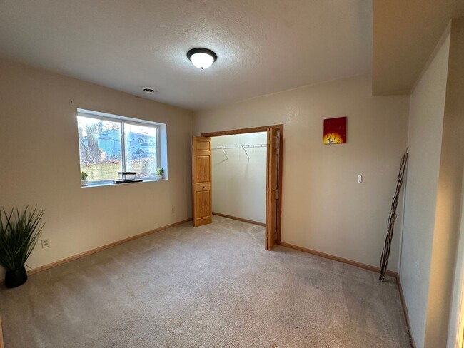 Building Photo - 3 Bed, 2 Bath Condo for Rent in Evansdale, Ia