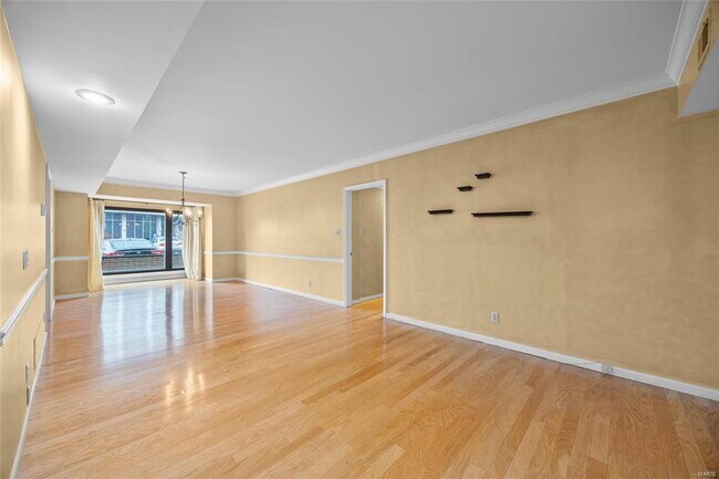 Building Photo - Condo in the Vibrant Clayton district!