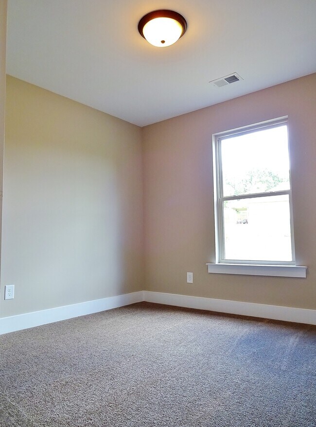 Building Photo - Home for Rent in Vance, AL... Available to...