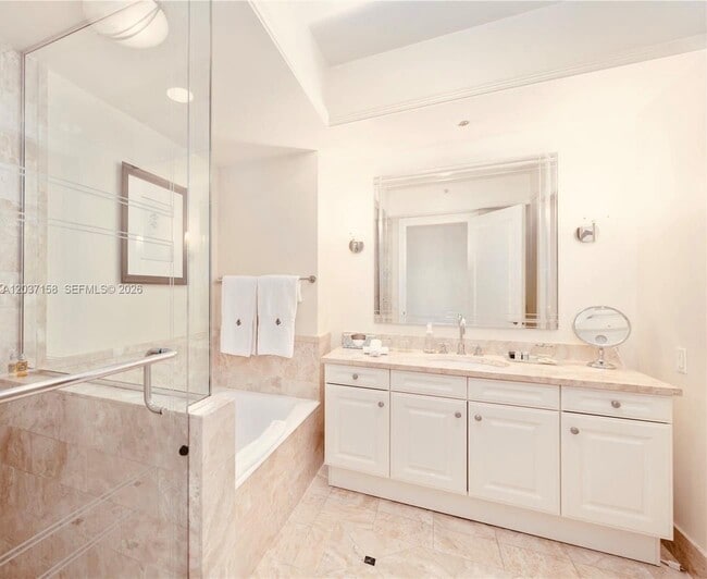 Building Photo - 1435 Brickell Ave