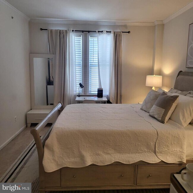 Building Photo - Welcome to your new home in the heart of L...